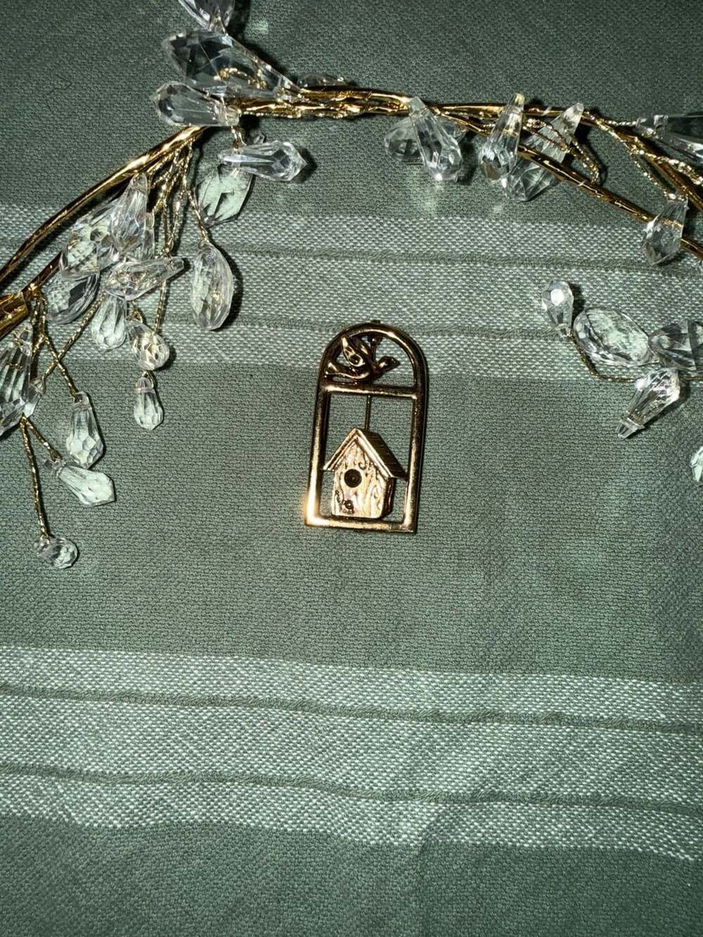 Vintage Gold Tone Birdhouse Brooch - Small Decorative Arch Pin